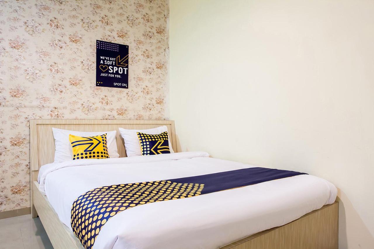 SPOT ON 2373 Executive Inn 2 Medan Exterior foto
